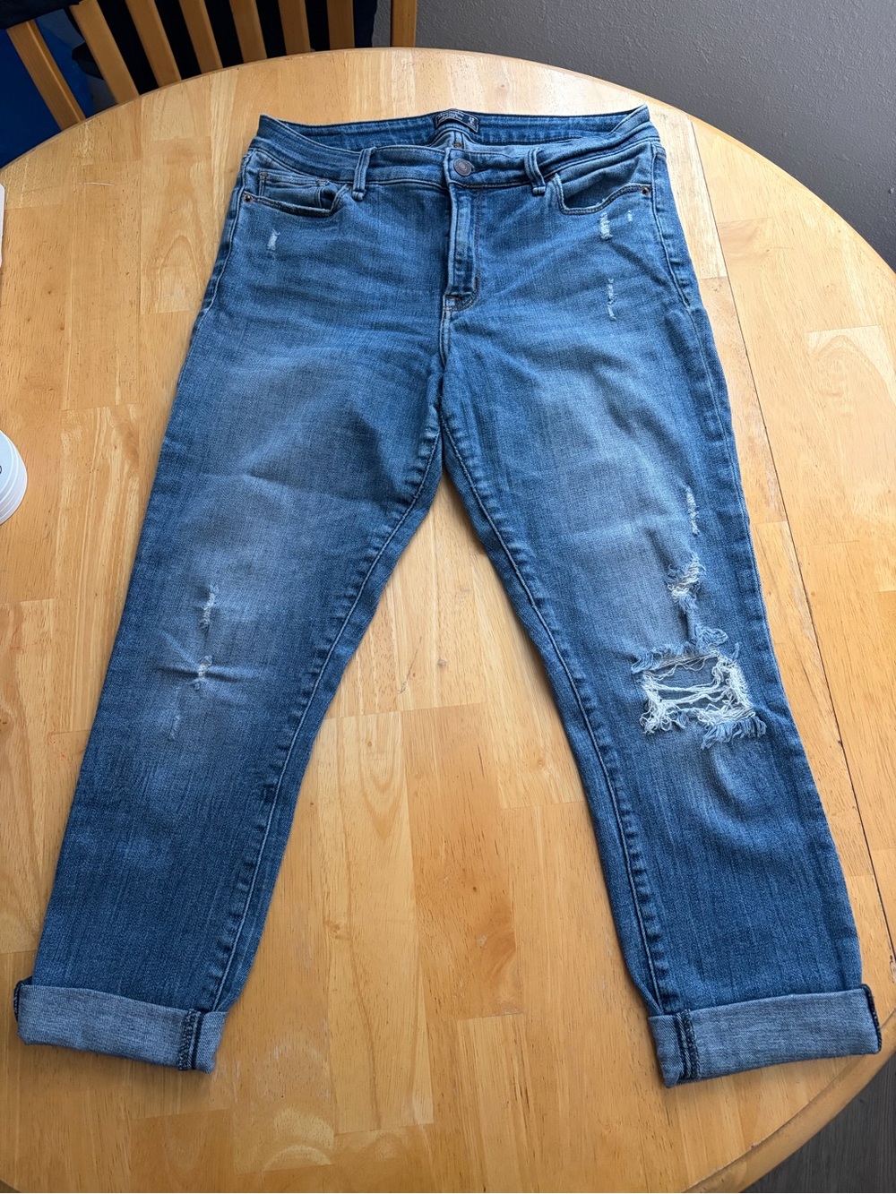 Abercrombie & Fitch Medium Blue Distressed Cropped Jeans